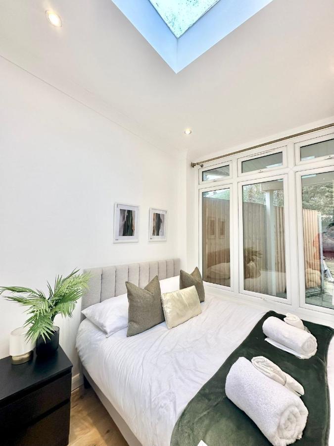 London Charm - Stylish Room In Spacious Home Exterior foto