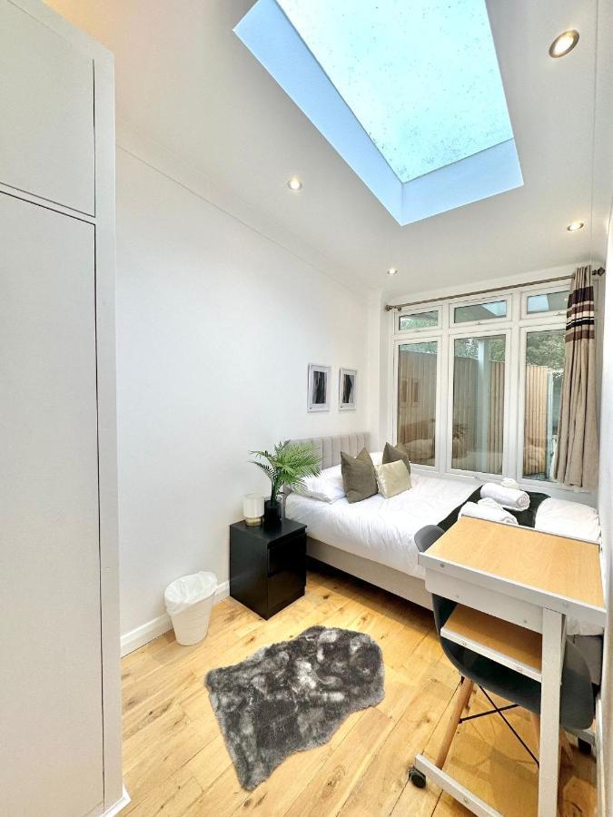 London Charm - Stylish Room In Spacious Home Exterior foto