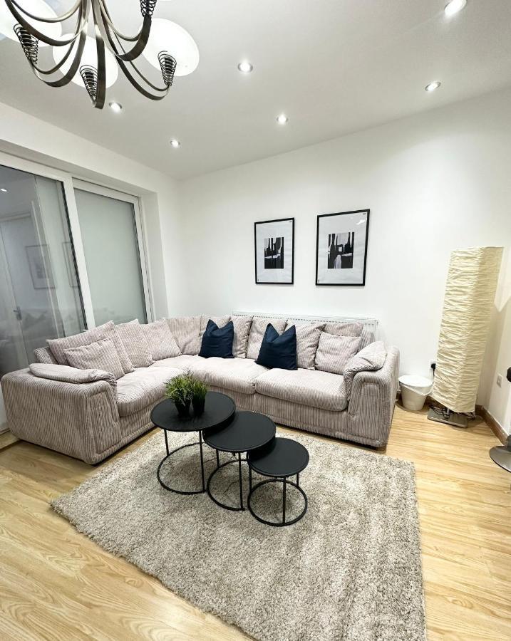 London Charm - Stylish Room In Spacious Home Exterior foto