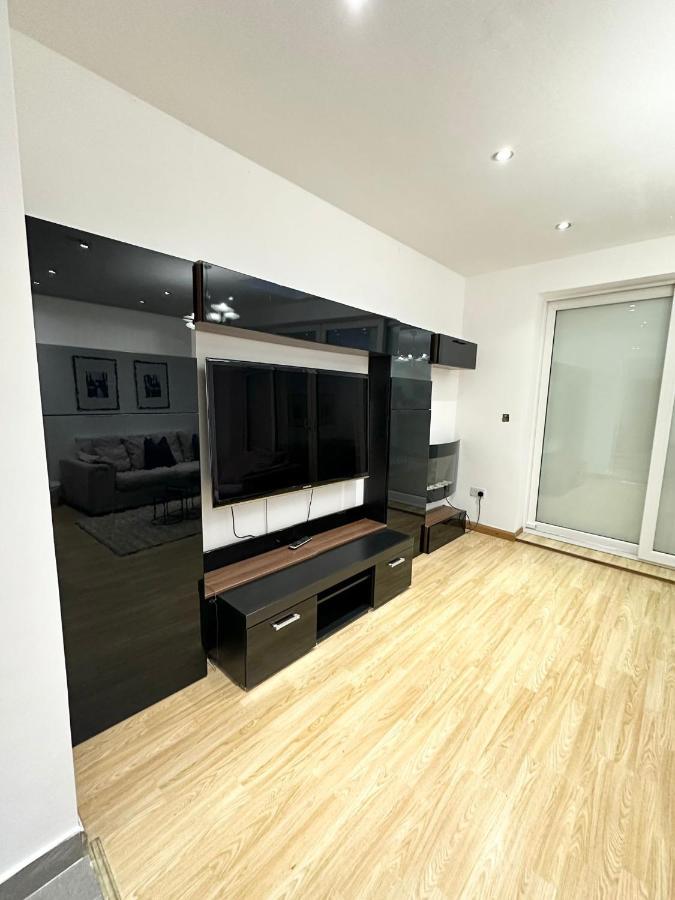 London Charm - Stylish Room In Spacious Home Exterior foto